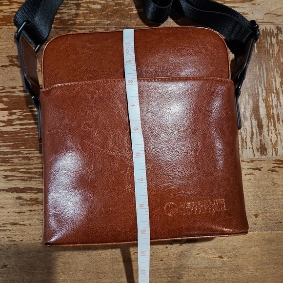 Herbalife Nutrition Top Zip Closure With Front Pocket Crossbody Bag NWT - Picture 5 of 14